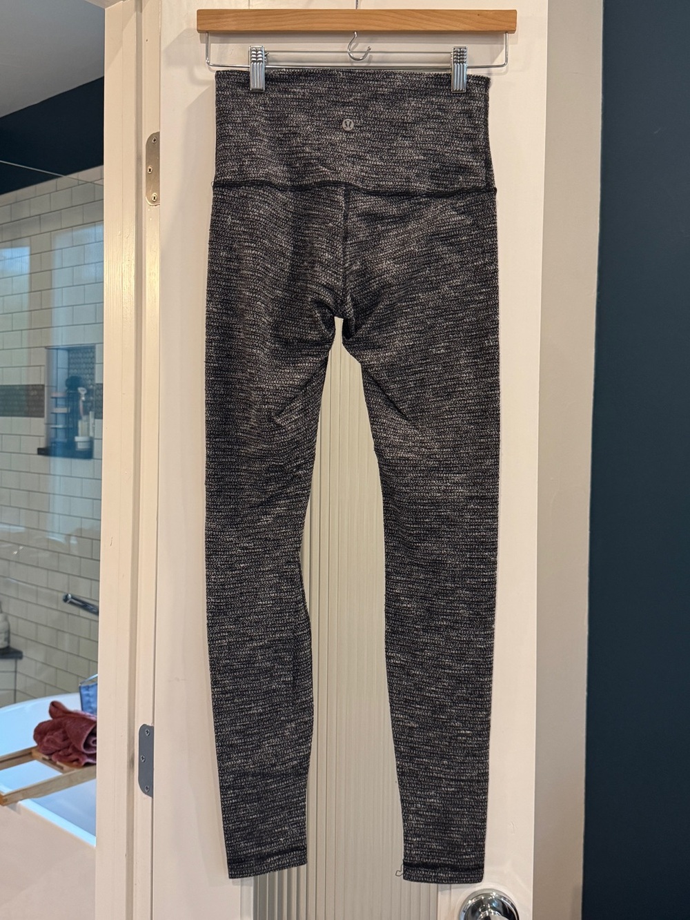 Lululemon Heathered High-Waist Leggings - Black/Gray Size 8 - Picture 2 of 3